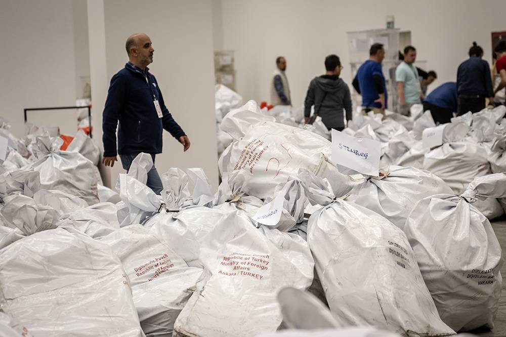 Yurt dışı temsilciliklerde kullanılan 1 milyon 817 bin oyun tasnifine başlandı - Resim: 18